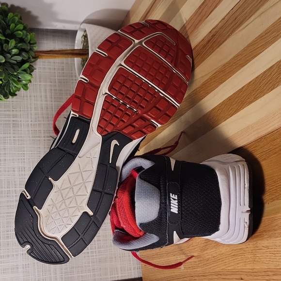 Nike Revolution 2, Black Red White, Running Shoes - Picture 3 of 5